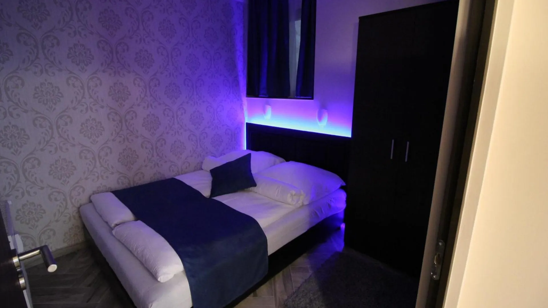 Fashionstreet City Center Blue Apartment Budapest 0*,